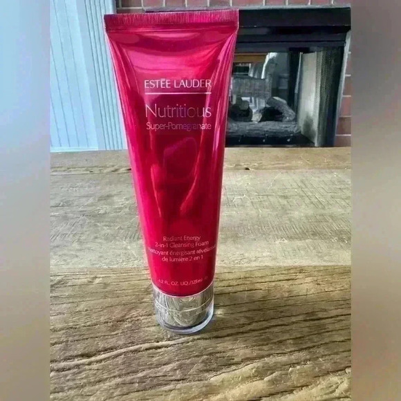 Estée Lauder Nutritious Super-Pomegranate Radiant Energy 2-in-1 Cleansing Foam - Picture 2 of 5
